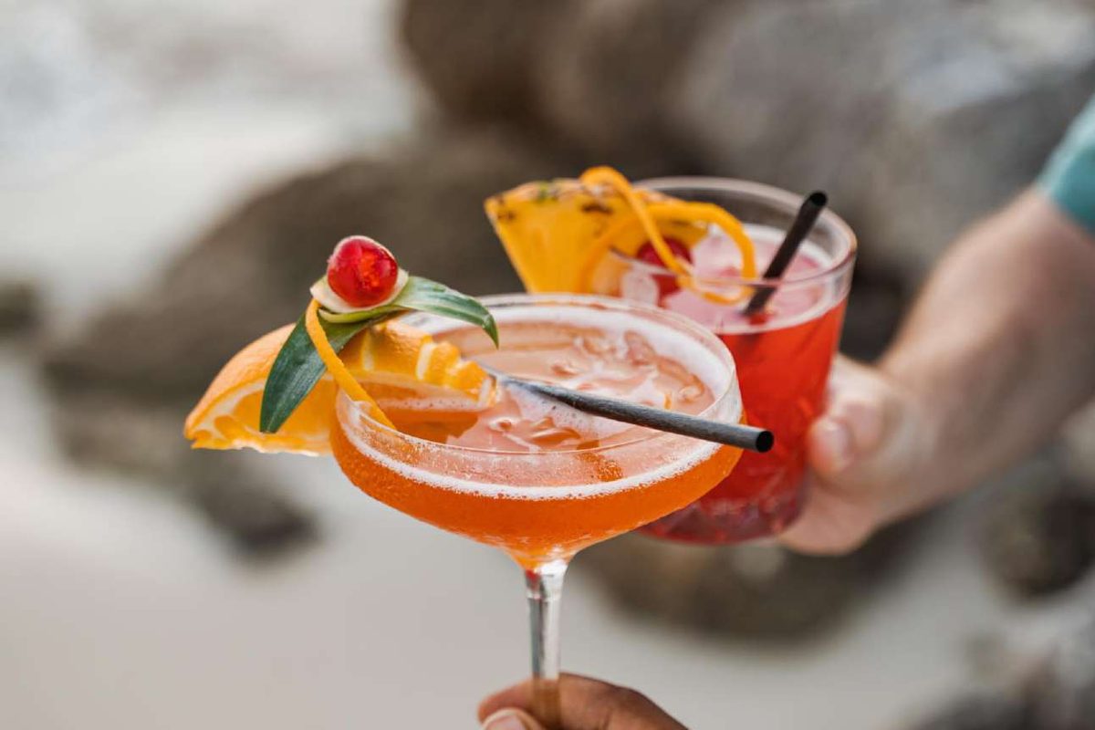 Cocktails servis sur la plage